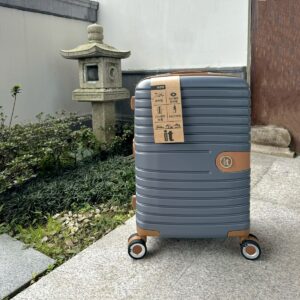 Hard shell luggage